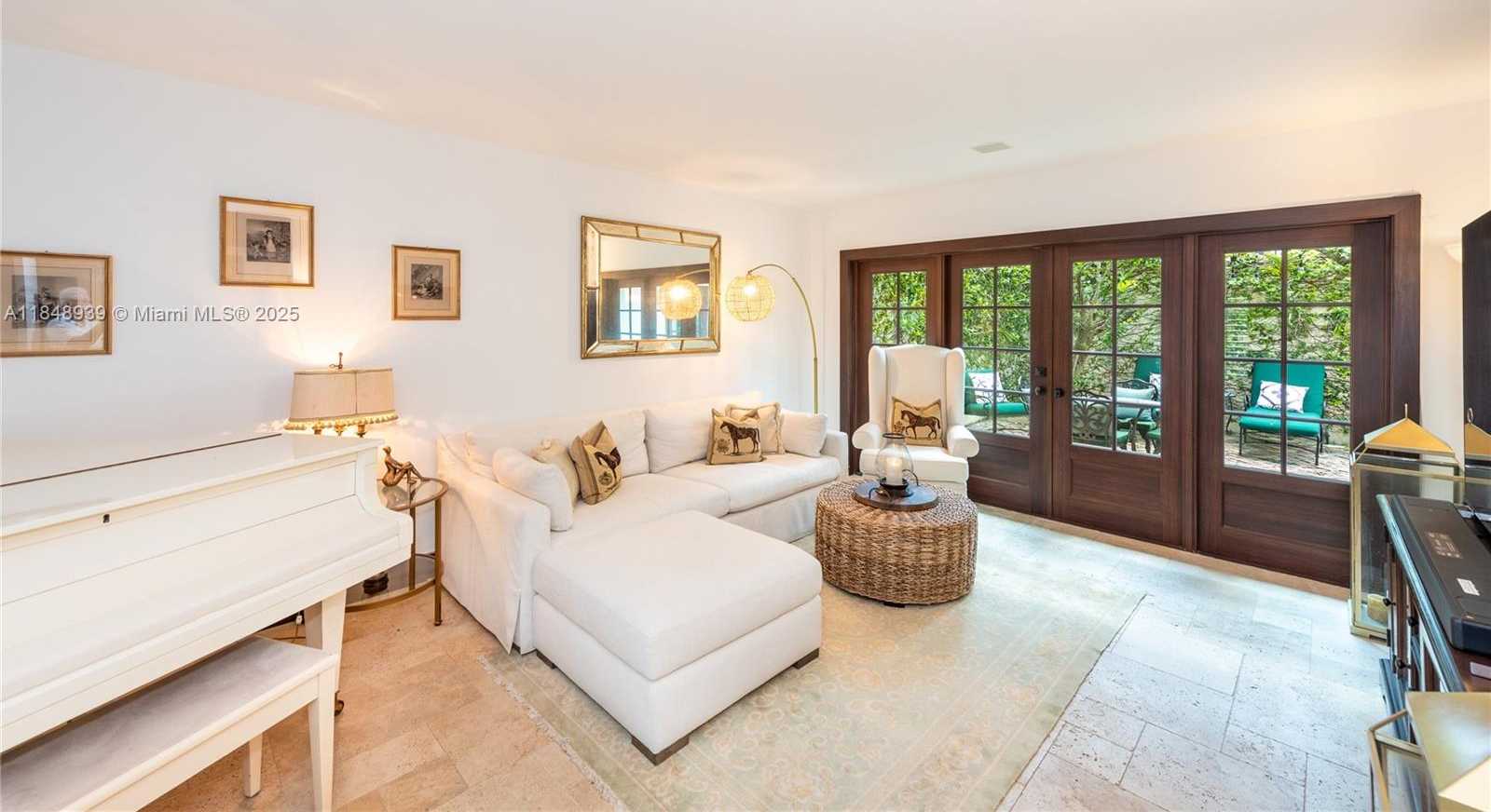 Small Image of 3621 VISCAYA CT, Coral Gables Number 2
