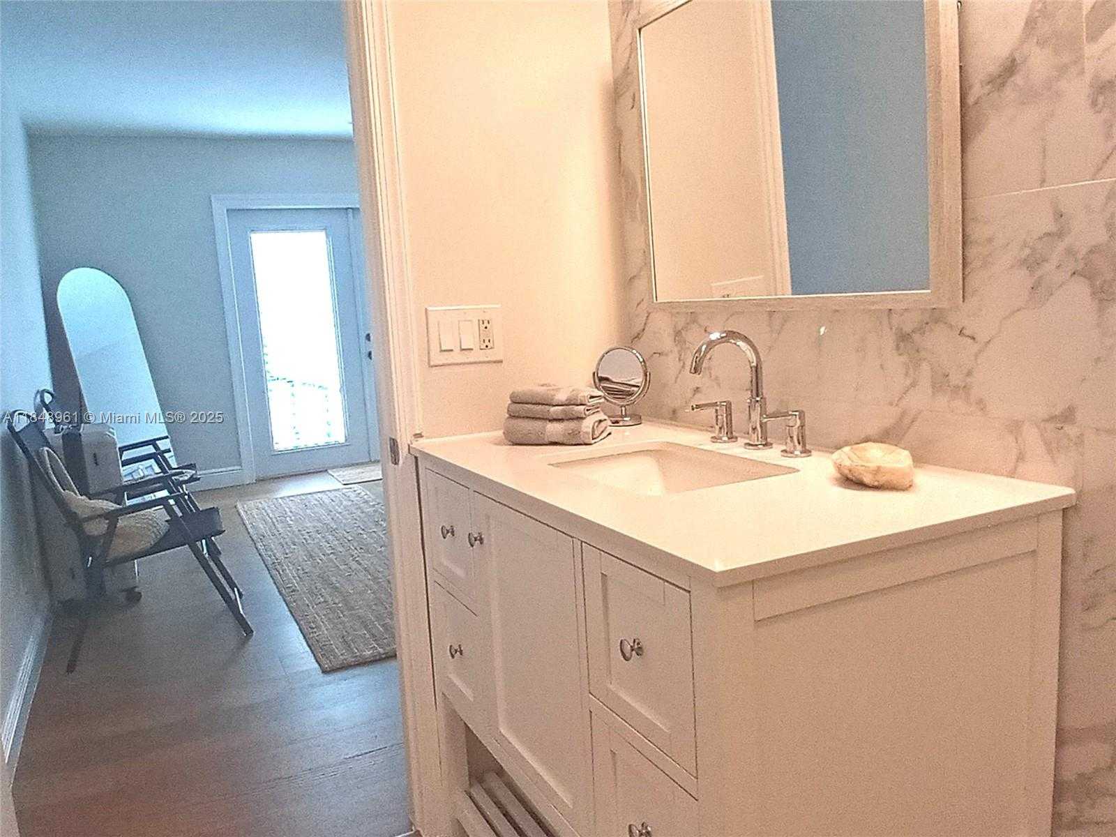 Small Image of 13473 FOUNTAIN VIEW BLVD #1, Wellington Number 11