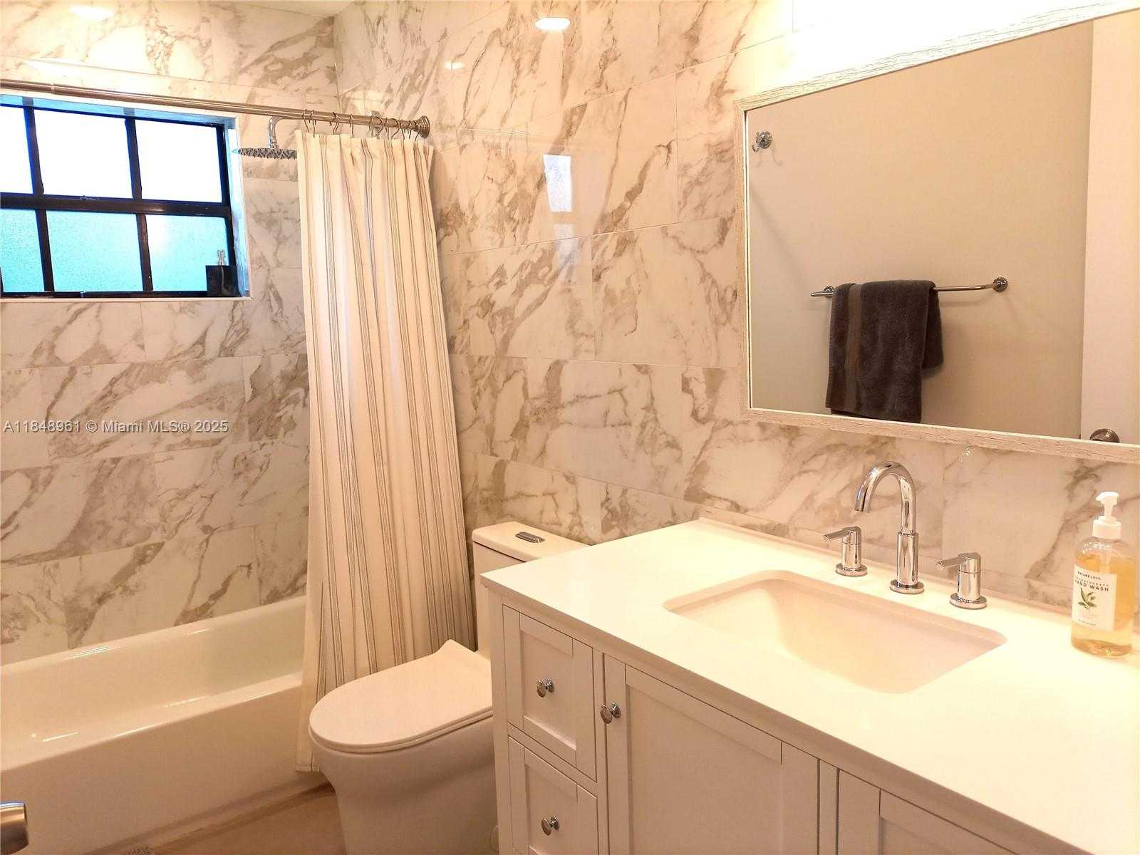 Small Image of 13473 FOUNTAIN VIEW BLVD #1, Wellington Number 16