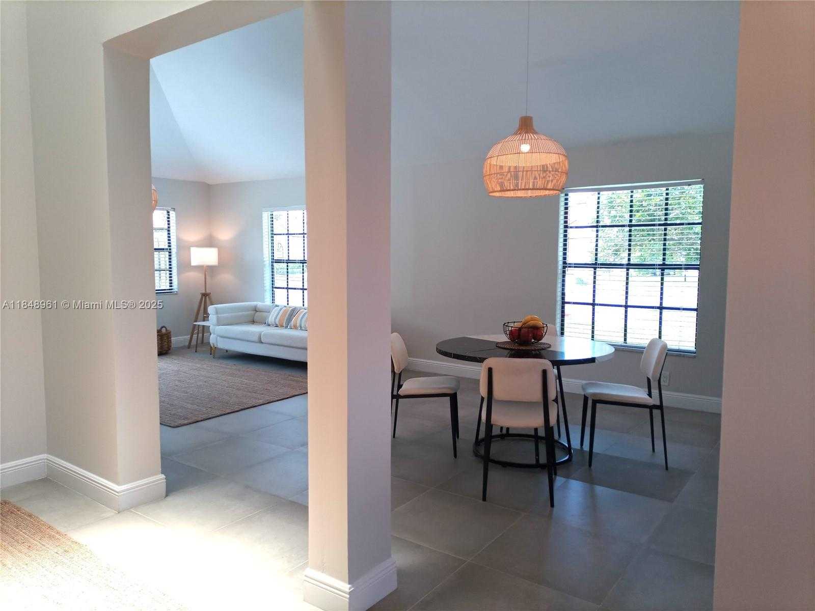 Small Image of 13473 FOUNTAIN VIEW BLVD #1, Wellington Number 2