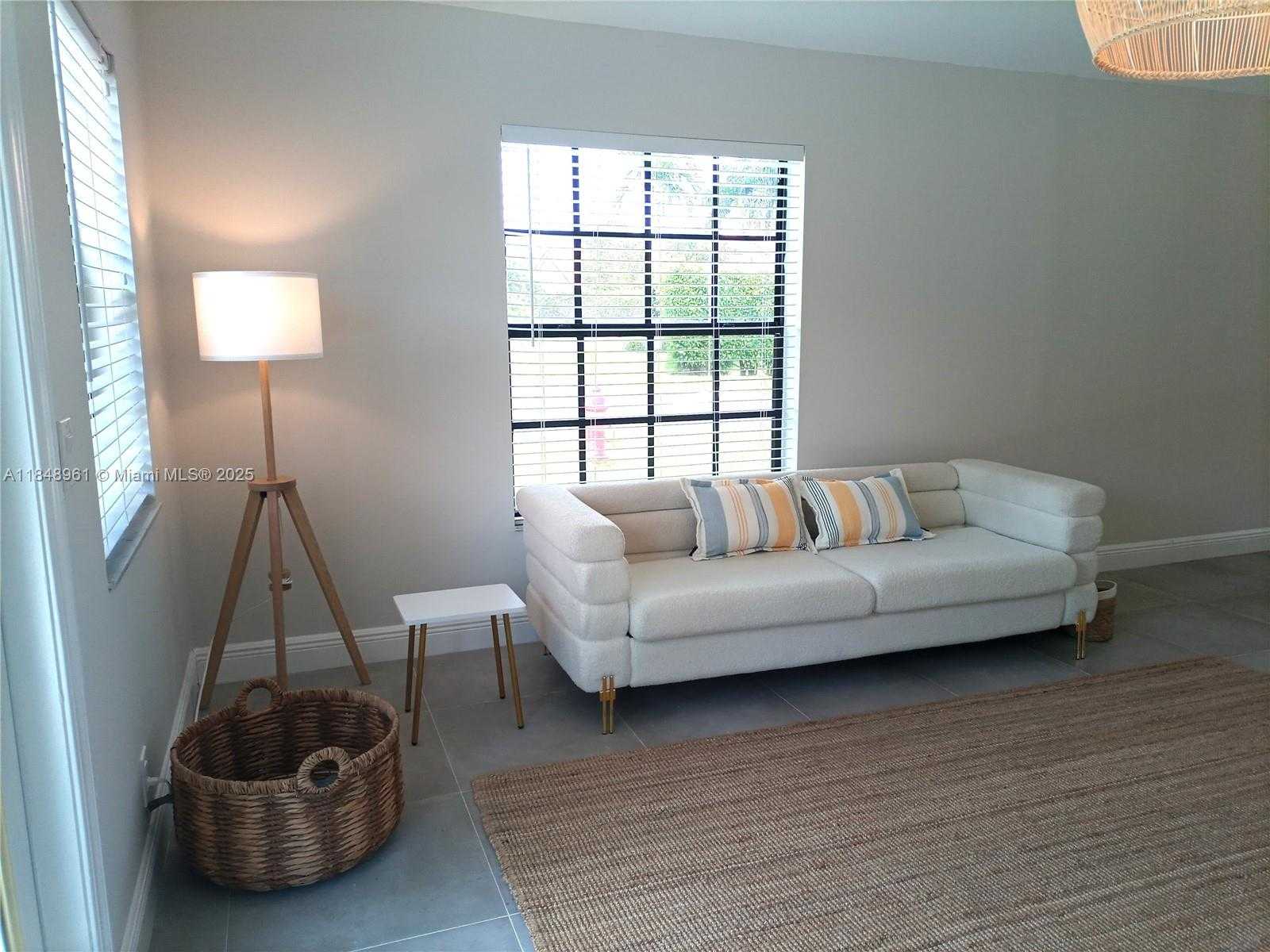 Small Image of 13473 FOUNTAIN VIEW BLVD #1, Wellington Number 3