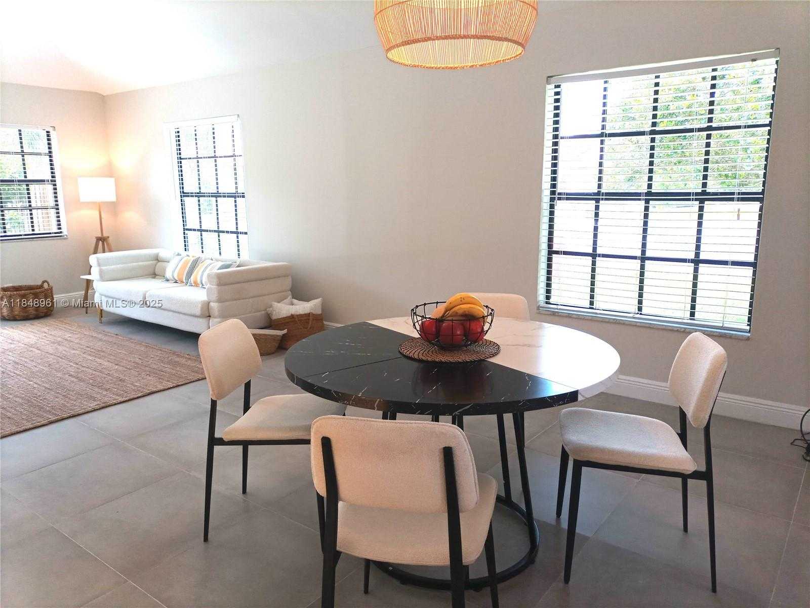 Small Image of 13473 FOUNTAIN VIEW BLVD #1, Wellington Number 4