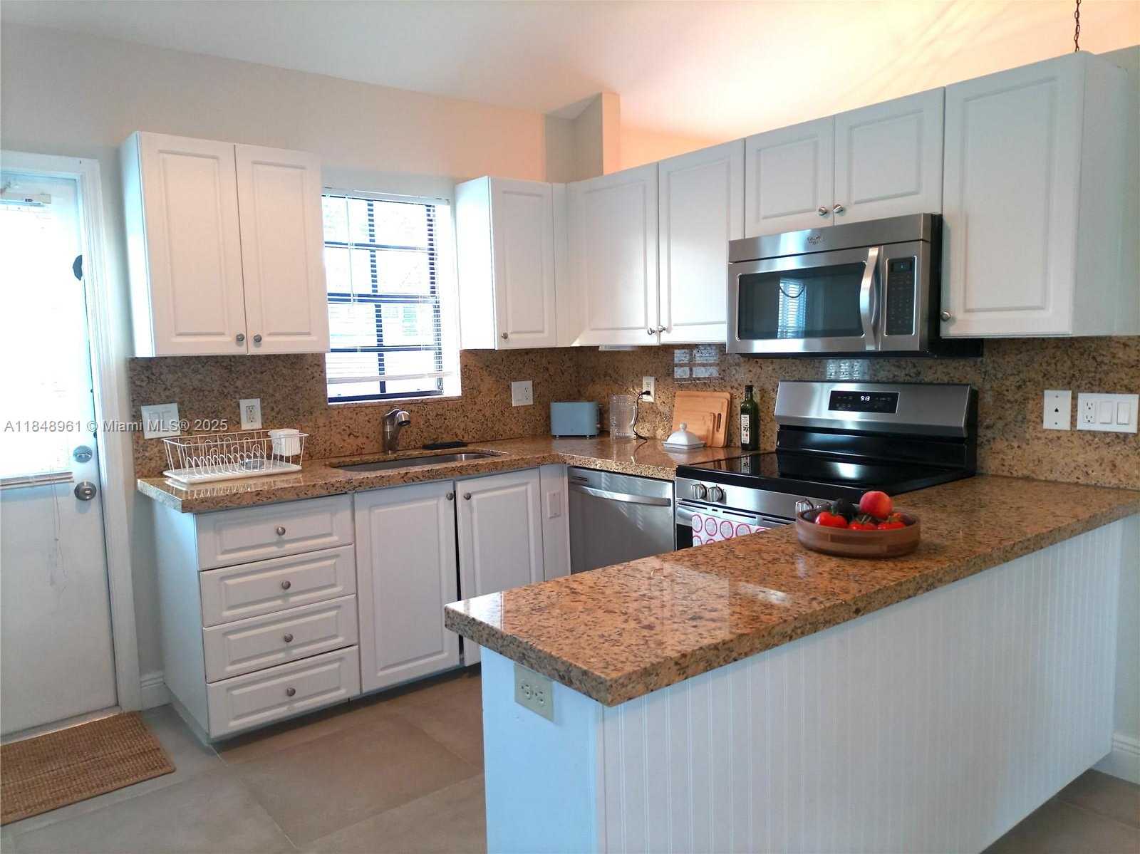 Small Image of 13473 FOUNTAIN VIEW BLVD #1, Wellington Number 8