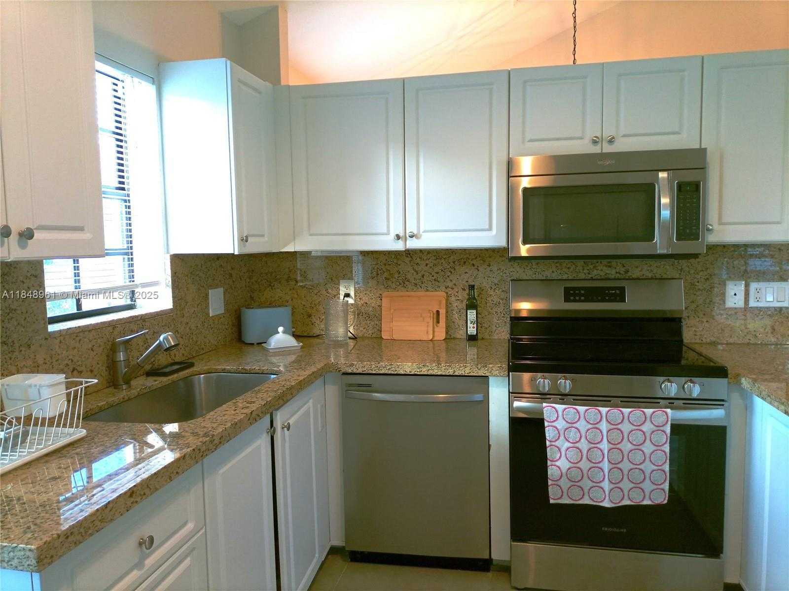 Small Image of 13473 FOUNTAIN VIEW BLVD #1, Wellington Number 9