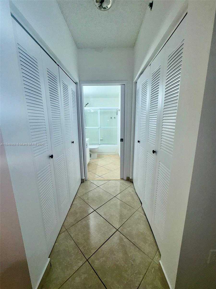 Small Image of Aventura Number 7