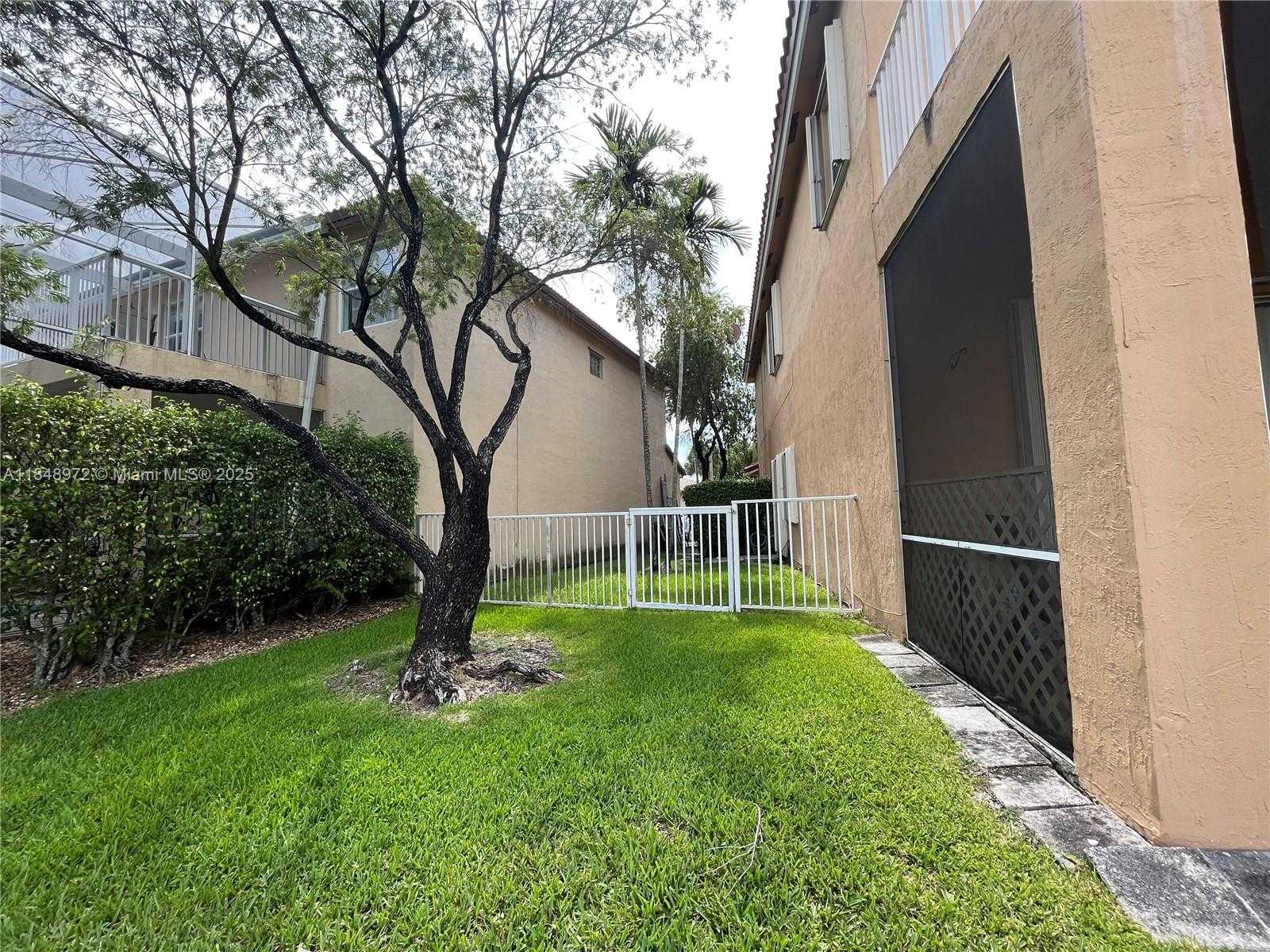 Small Image of 1413 SOUTH WEST 158TH AVE, Pembroke Pines Number 14