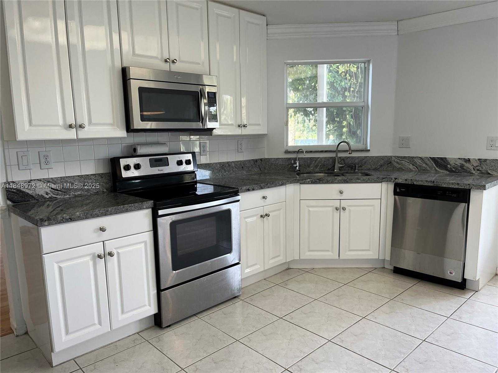Small Image of 1413 SOUTH WEST 158TH AVE, Pembroke Pines Number 3