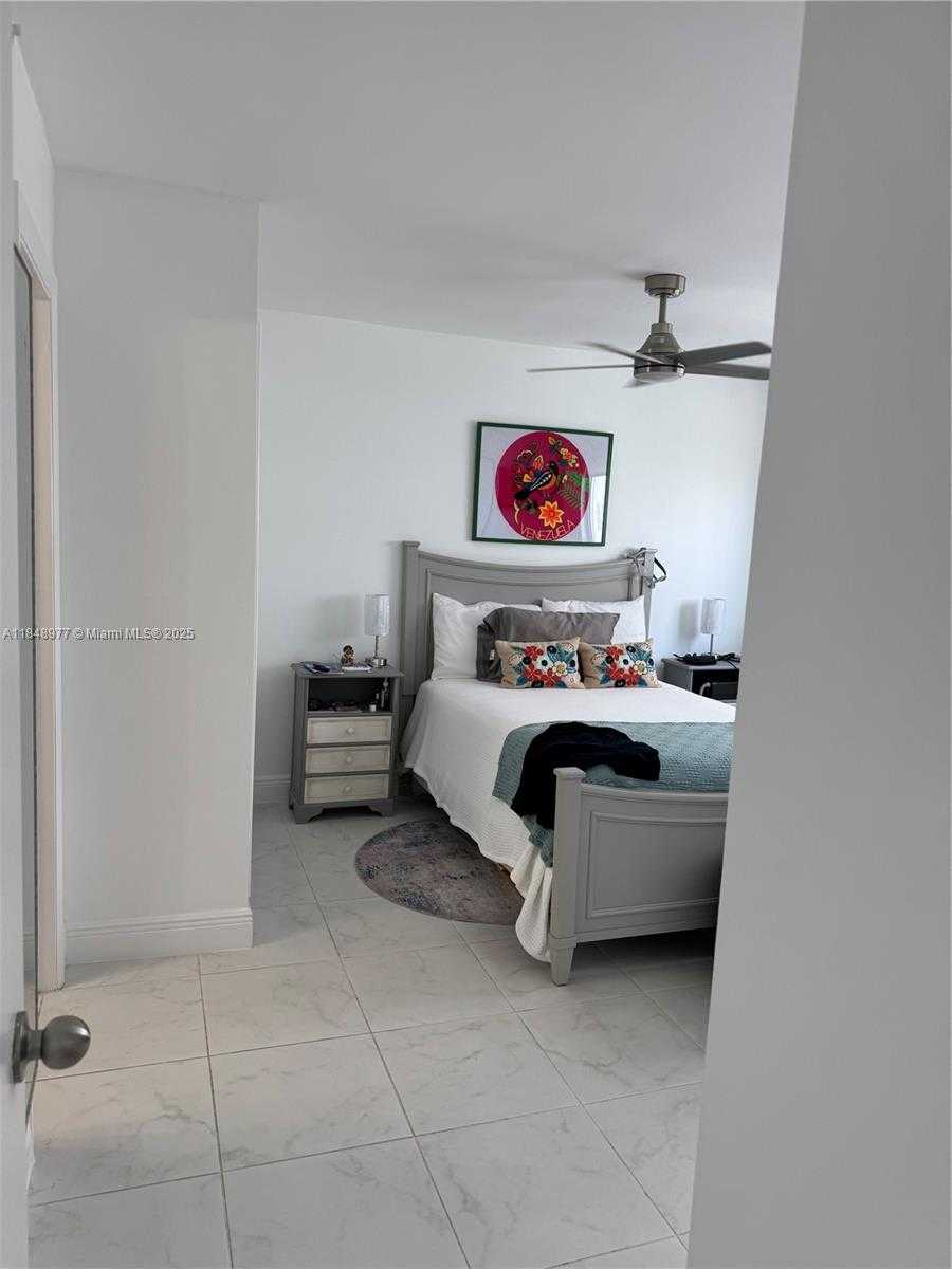 Small Image of Miami Beach Number 10