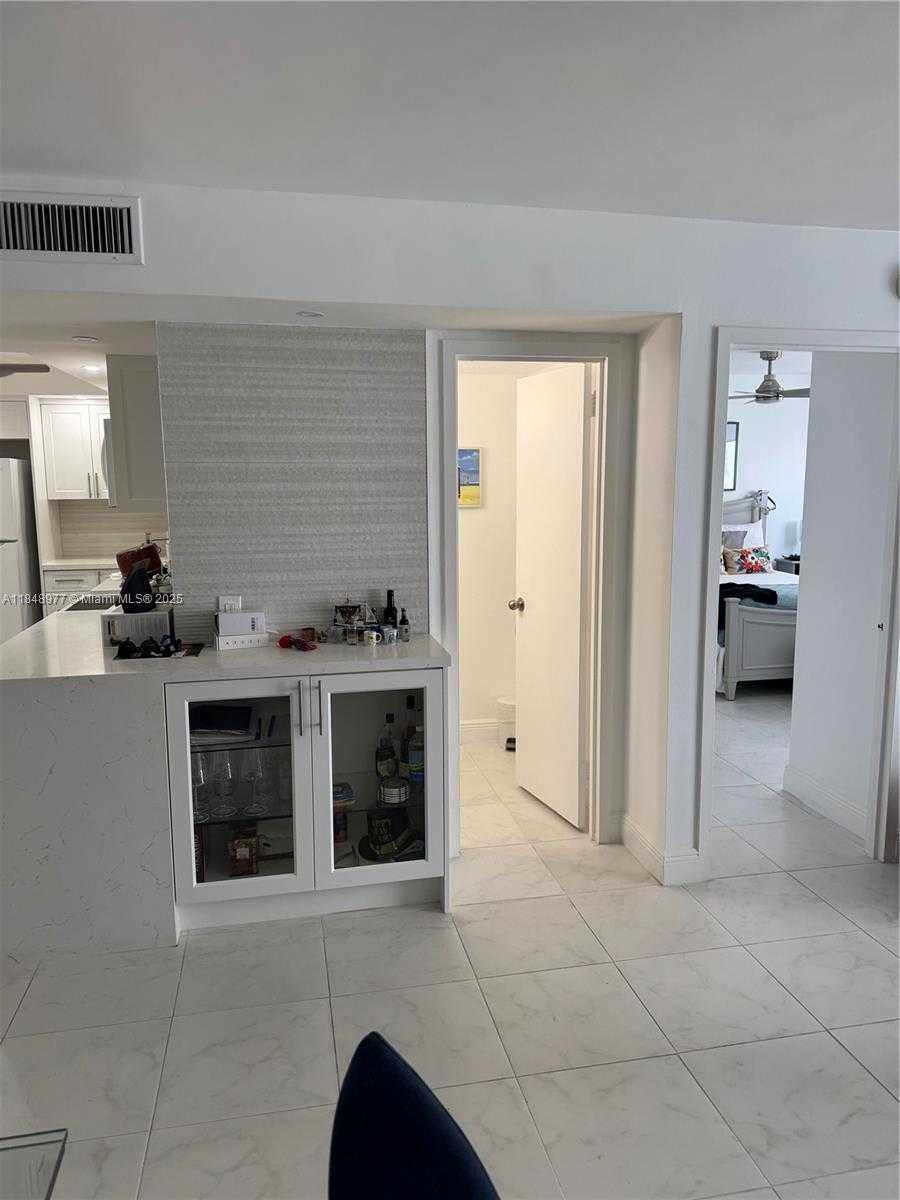 Small Image of Miami Beach Number 7