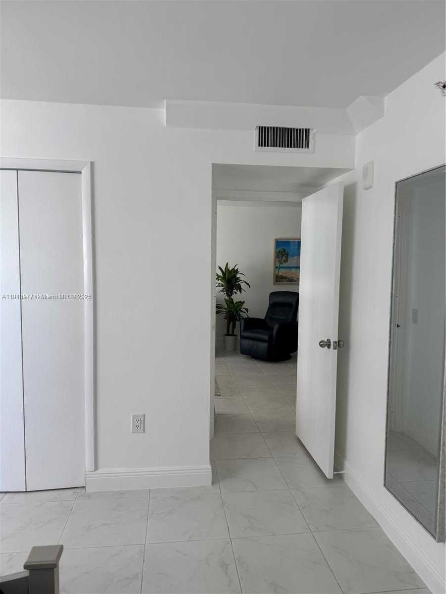 Small Image of Miami Beach Number 8