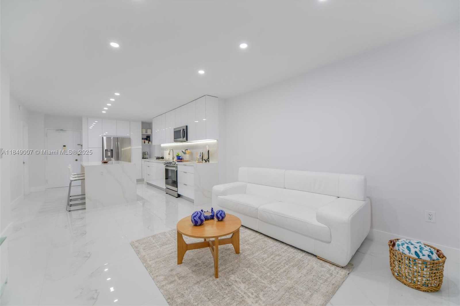 Small Image of 1950 SOUTH OCEAN DR #3D, Hallandale Beach Number 4