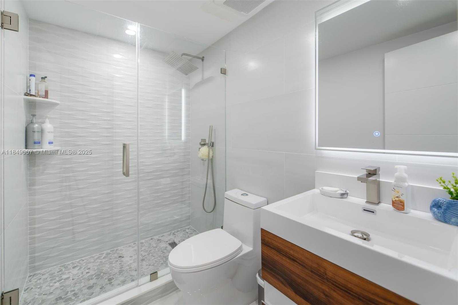 Small Image of 1950 SOUTH OCEAN DR #3D, Hallandale Beach Number 5