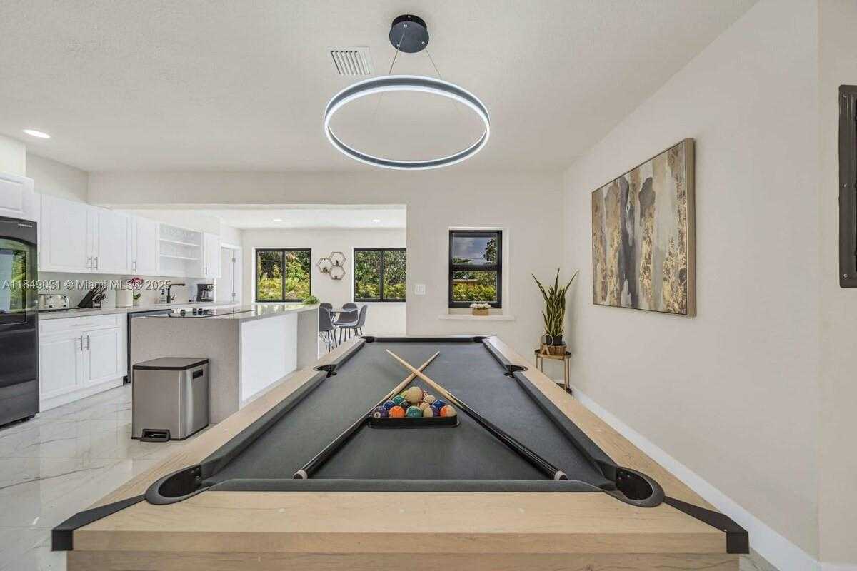 Small Image of 305 NORTH WEST 124TH ST, North Miami Number 11