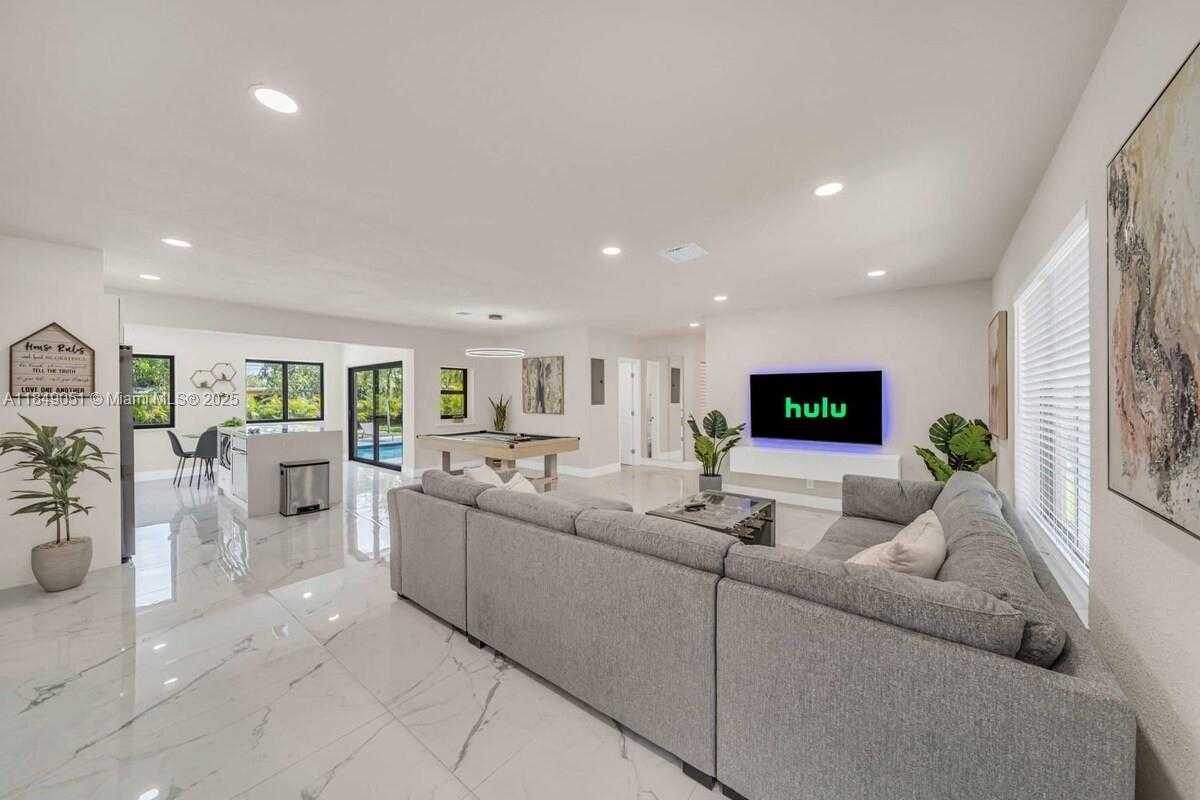 Small Image of 305 NORTH WEST 124TH ST, North Miami Number 13
