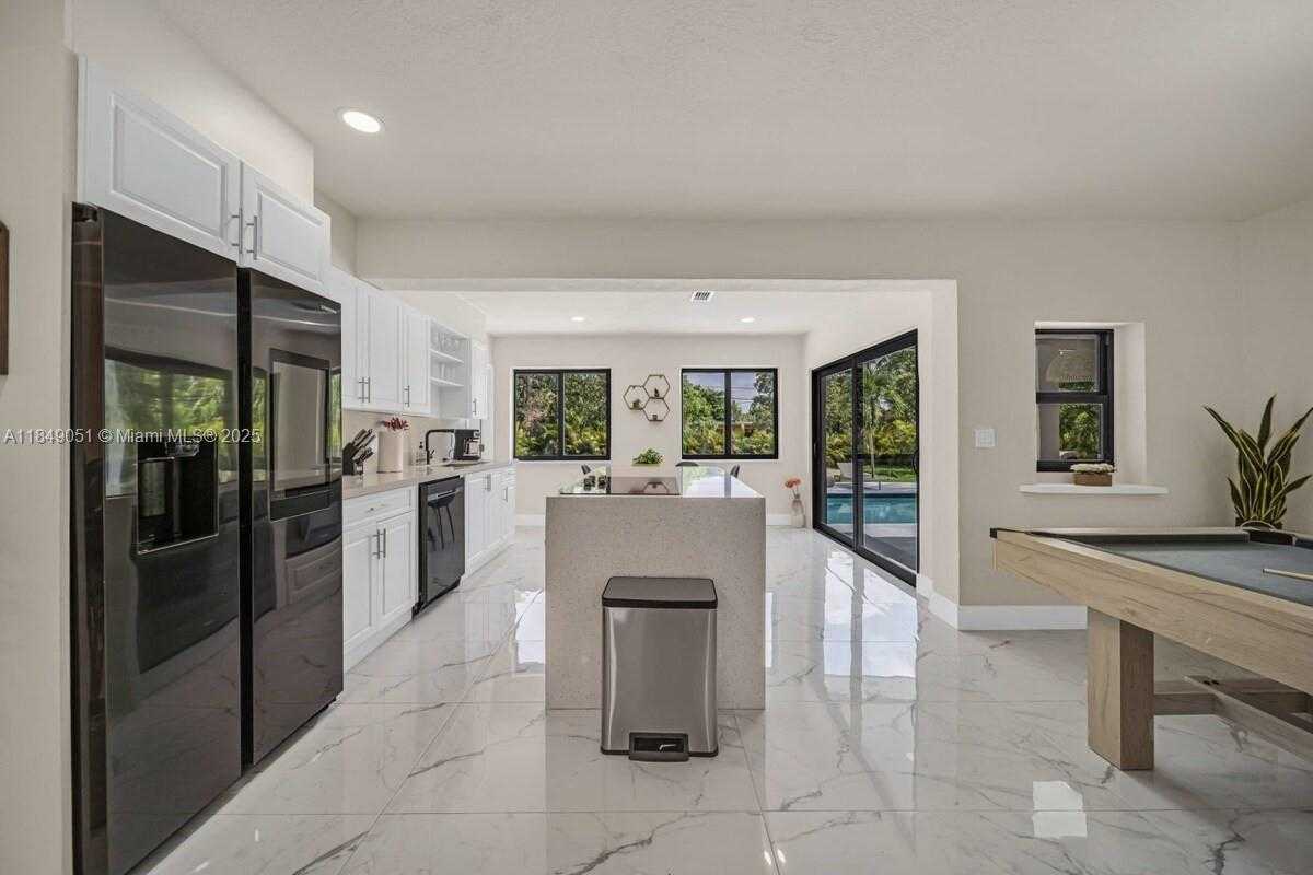 Small Image of 305 NORTH WEST 124TH ST, North Miami Number 14