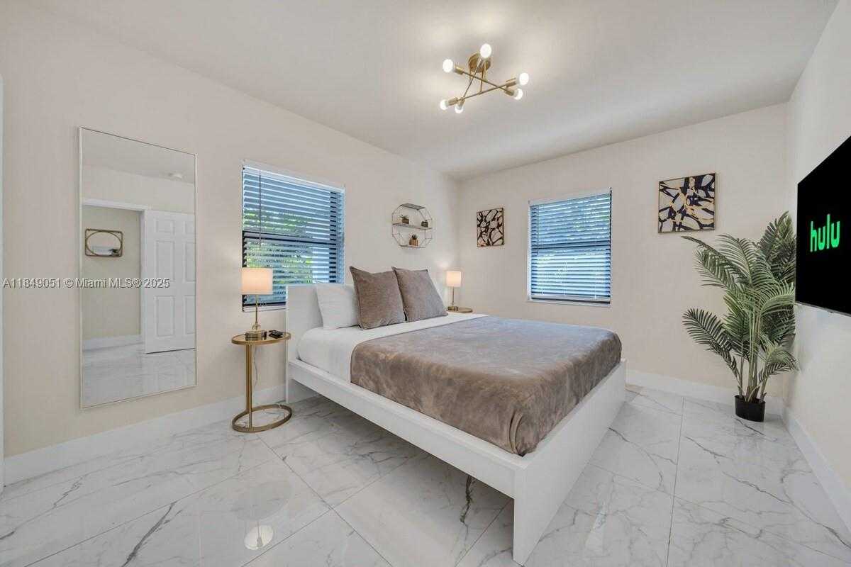 Small Image of 305 NORTH WEST 124TH ST, North Miami Number 18