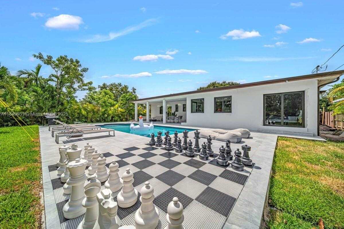 Small Image of 305 NORTH WEST 124TH ST, North Miami Number 2