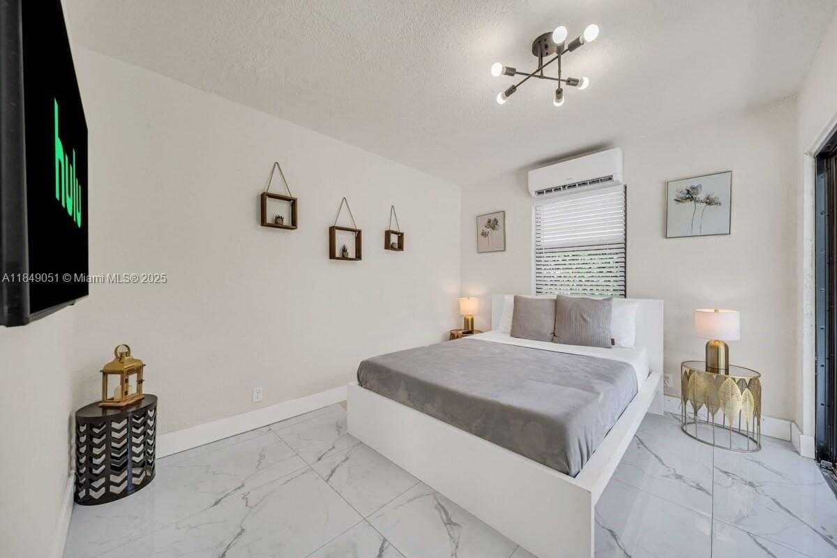 Small Image of 305 NORTH WEST 124TH ST, North Miami Number 22