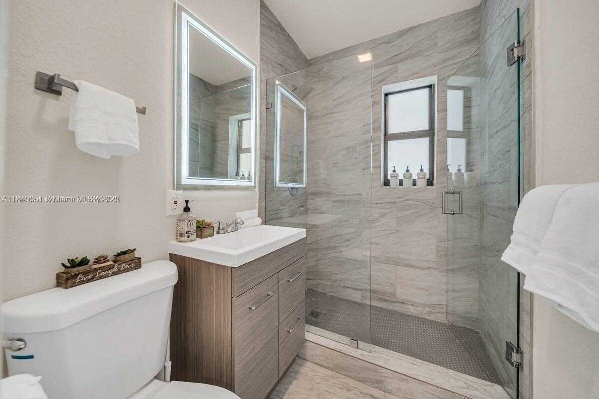 Small Image of 305 NORTH WEST 124TH ST, North Miami Number 23