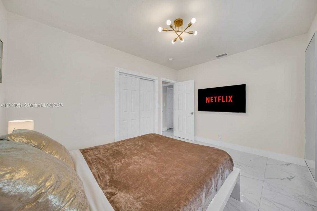 Small Image of 305 NORTH WEST 124TH ST, North Miami Number 25