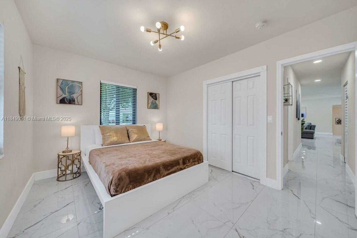 Small Image of 305 NORTH WEST 124TH ST, North Miami Number 26