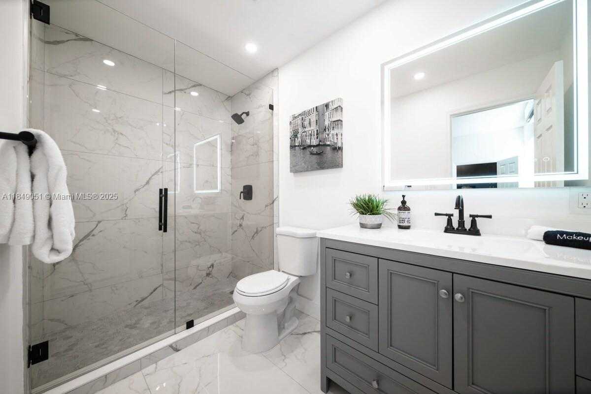 Small Image of 305 NORTH WEST 124TH ST, North Miami Number 30