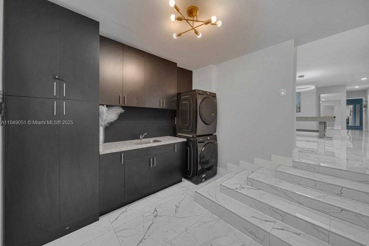 Small Image of 305 NORTH WEST 124TH ST, North Miami Number 32