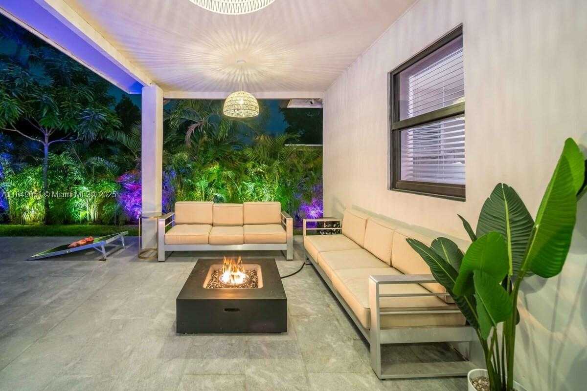 Small Image of 305 NORTH WEST 124TH ST, North Miami Number 39