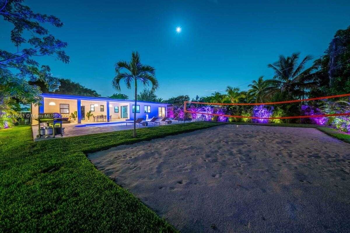 Small Image of 305 NORTH WEST 124TH ST, North Miami Number 41
