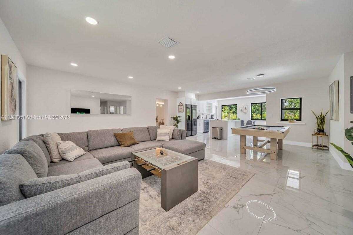 Small Image of 305 NORTH WEST 124TH ST, North Miami Number 5