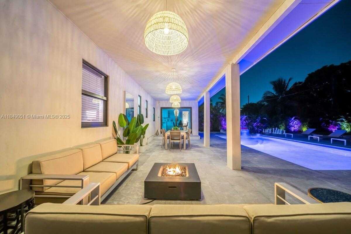 Small Image of 305 NORTH WEST 124TH ST, North Miami Number 8