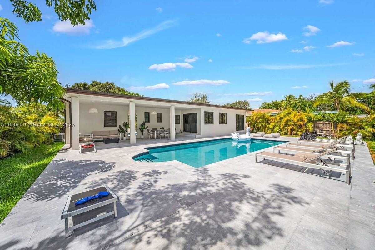 Small Image of 305 NORTH WEST 124TH ST, North Miami Number 9