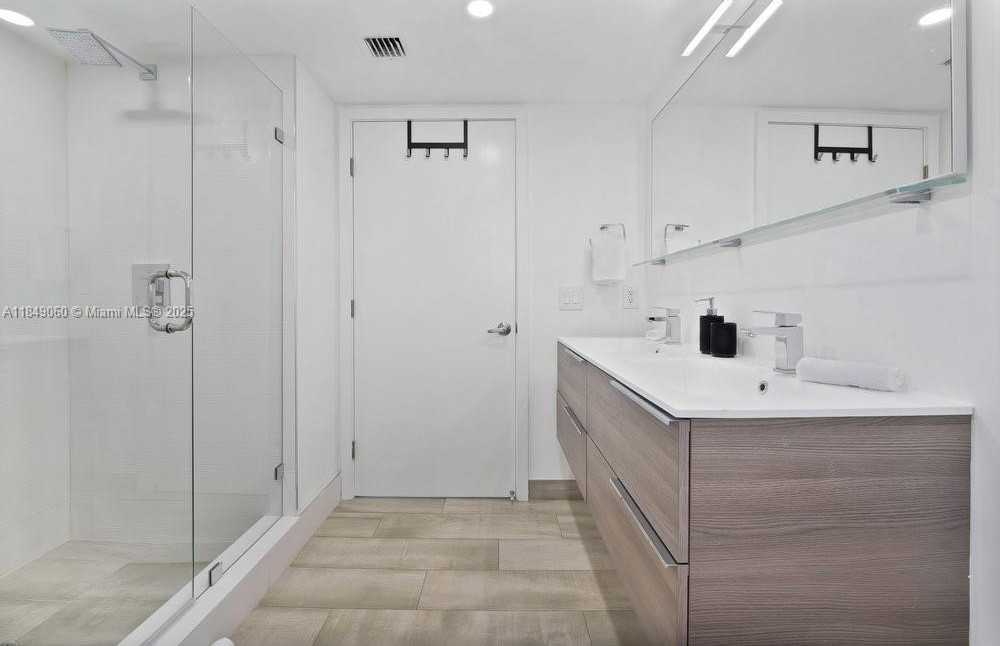 Small Image of 9261 EAST BAY HARBOR DR #507, Bay Harbor Islands Number 22