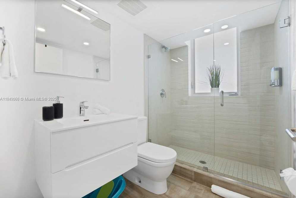 Small Image of 9261 EAST BAY HARBOR DR #507, Bay Harbor Islands Number 25