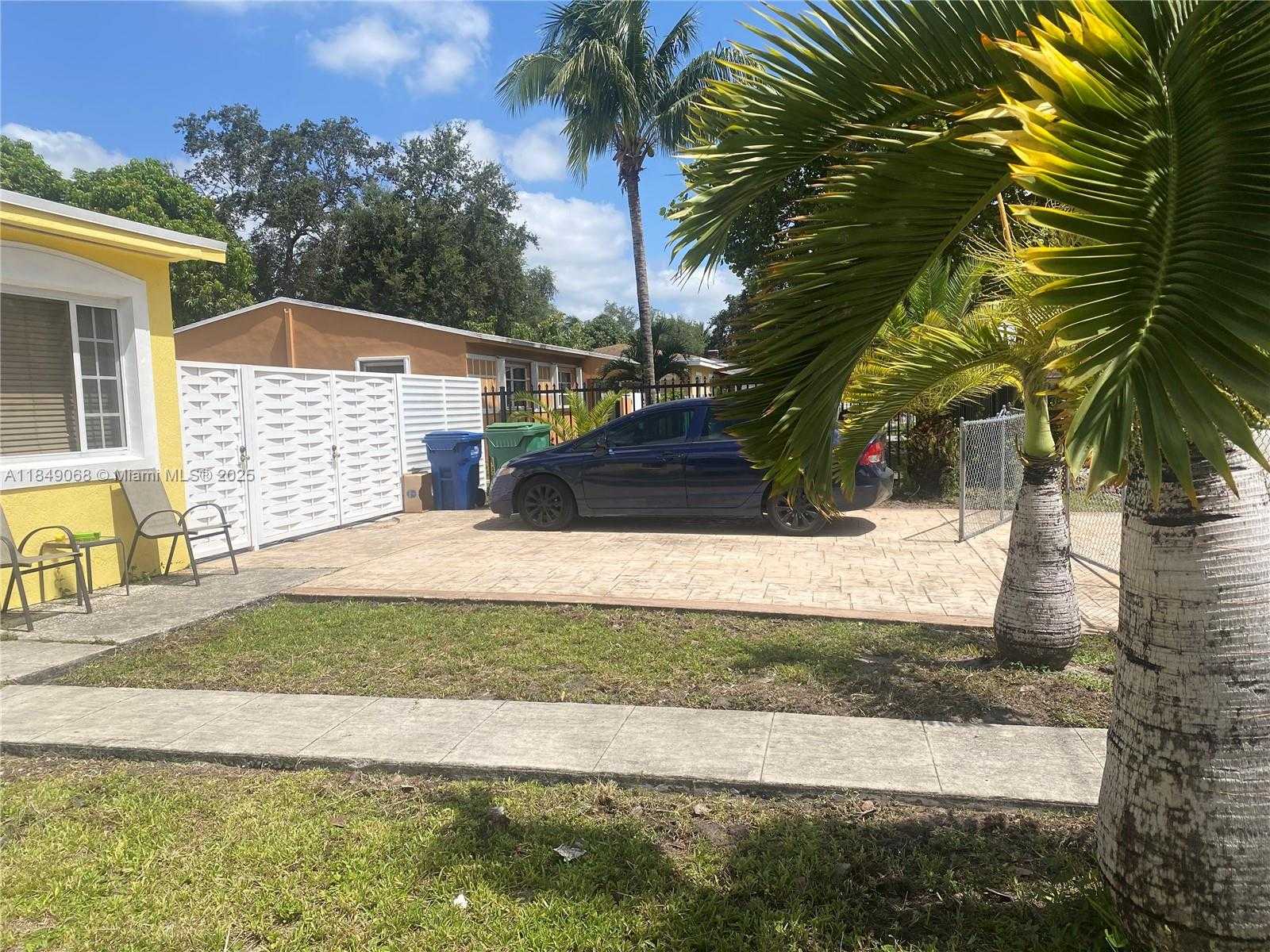 Small Image of 10440 NORTH WEST 28TH CT #FRONT UNIT, Miami Number 4