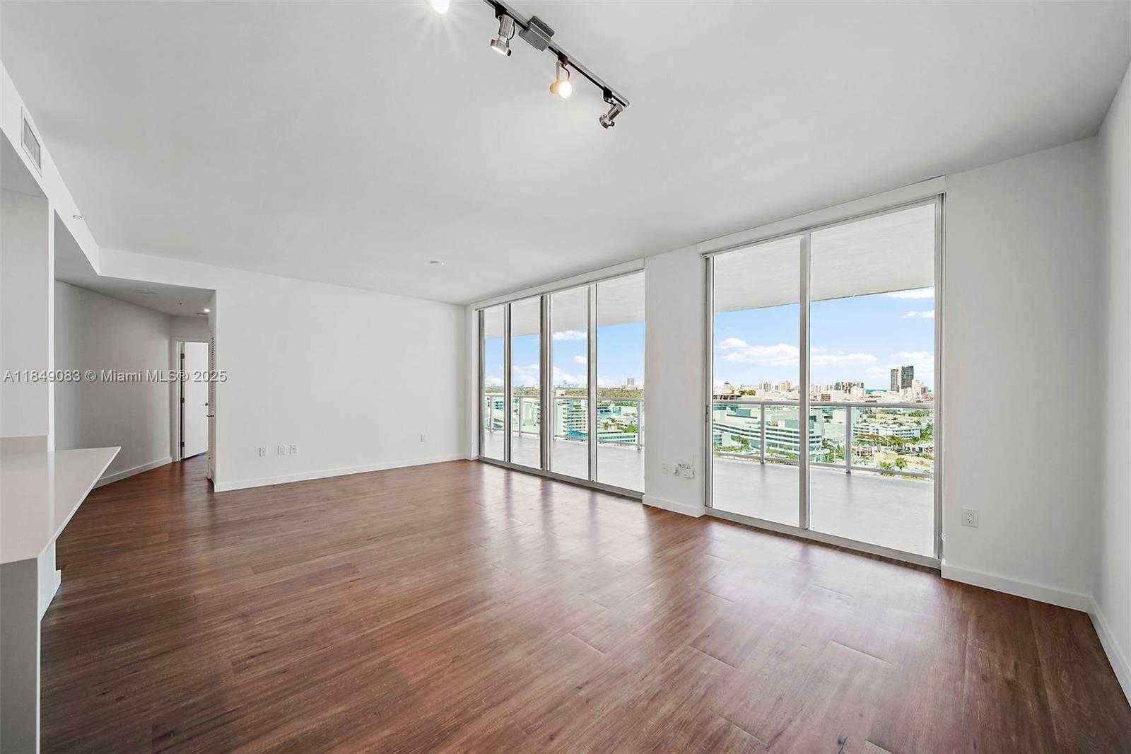Small Image of 1500 BAY RD #C-1611, Miami Beach Number 10