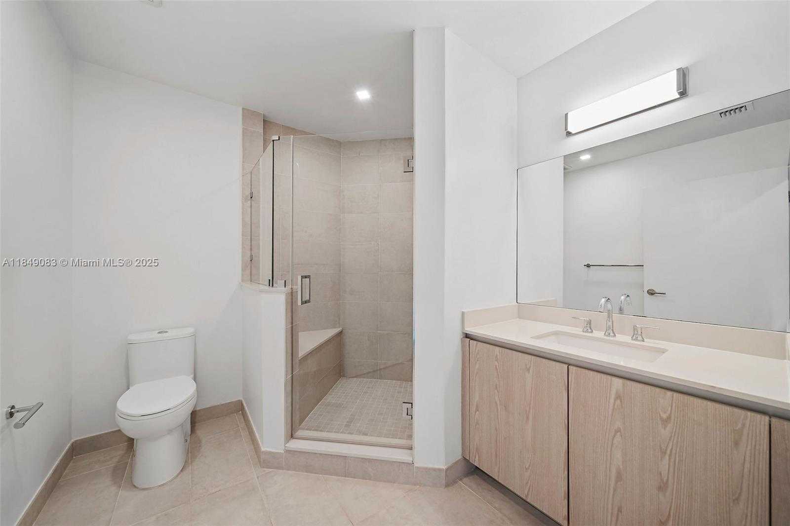 Small Image of 1500 BAY RD #C-1611, Miami Beach Number 18