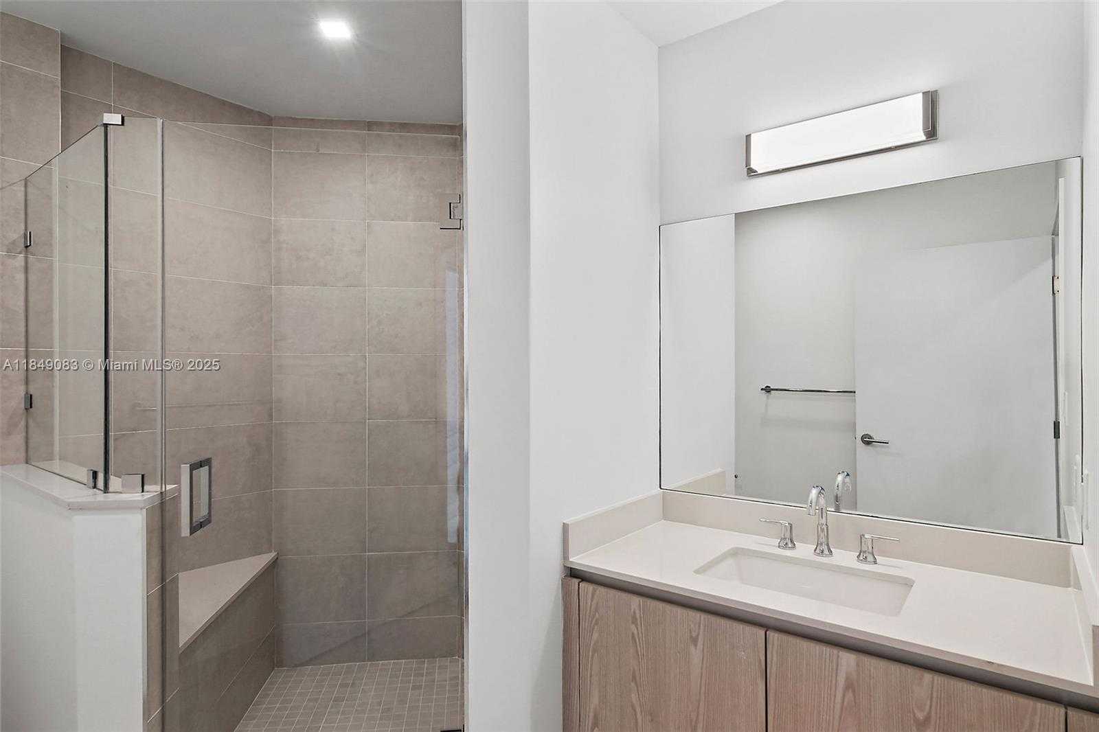 Small Image of 1500 BAY RD #C-1611, Miami Beach Number 19