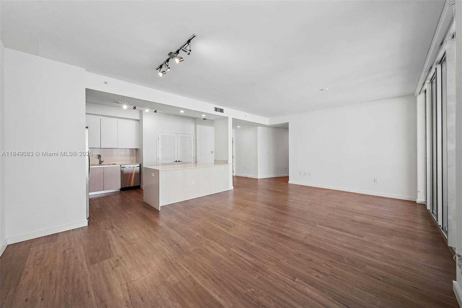 Small Image of 1500 BAY RD #C-1611, Miami Beach Number 8