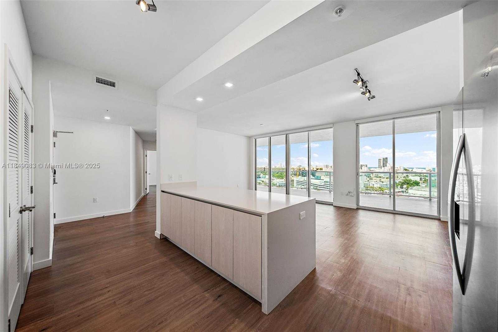 Small Image of 1500 BAY RD #C-1611, Miami Beach Number 9