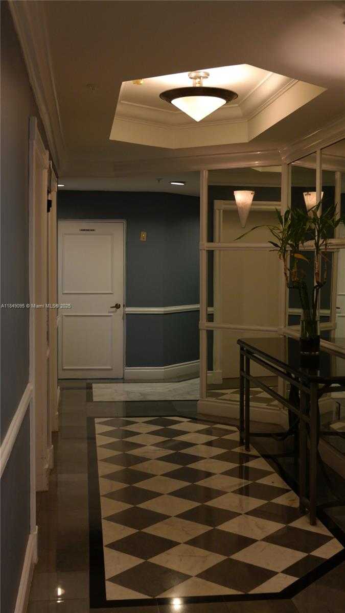 Small Image of 1688 WEST AVE #402, Miami Beach Number 16