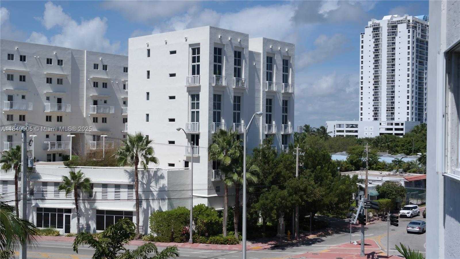 Small Image of 1688 WEST AVE #402, Miami Beach Number 21