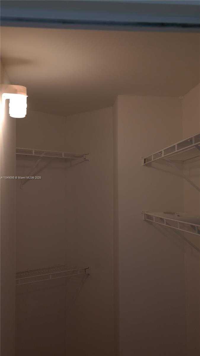 Small Image of 1688 WEST AVE #402, Miami Beach Number 24