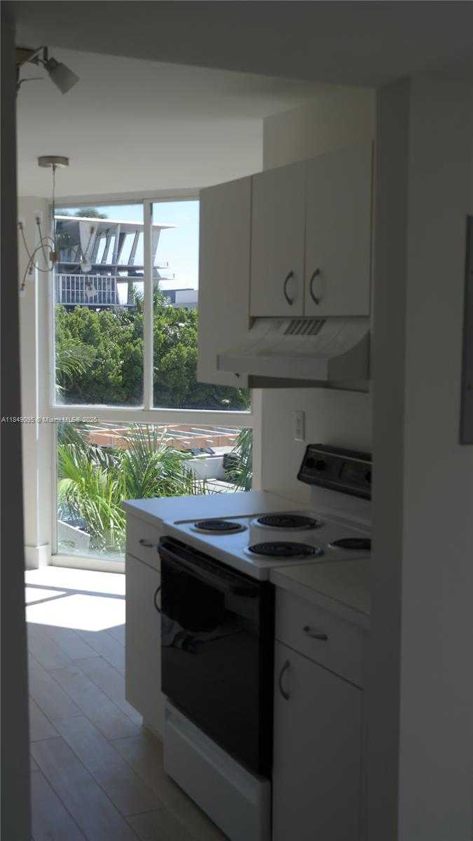 Small Image of 1688 WEST AVE #402, Miami Beach Number 3