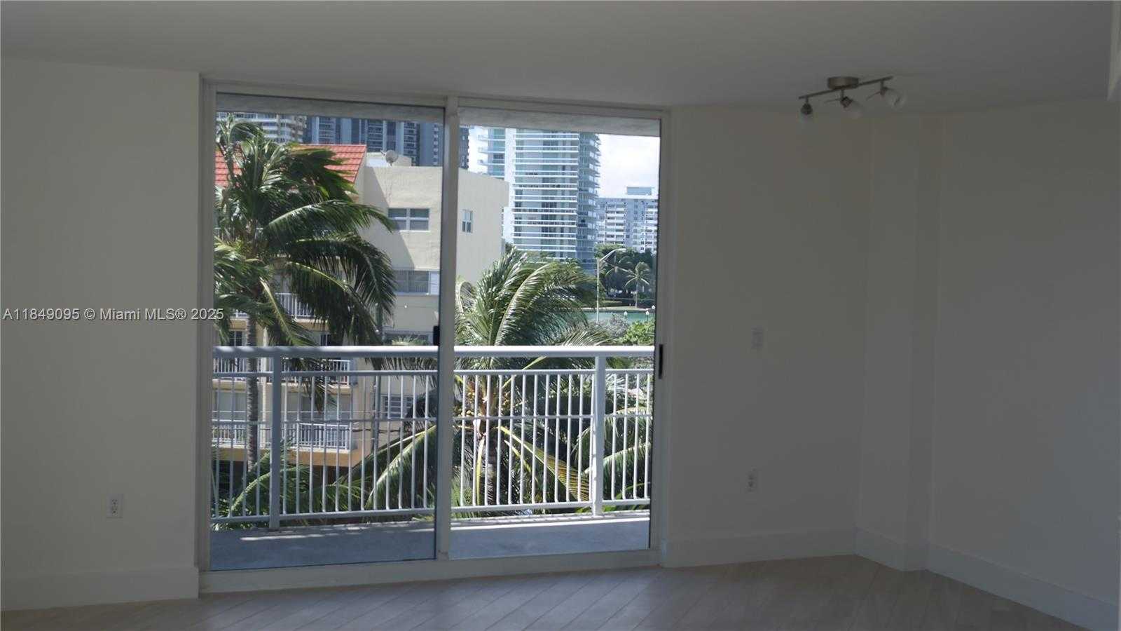 Small Image of 1688 WEST AVE #402, Miami Beach Number 5