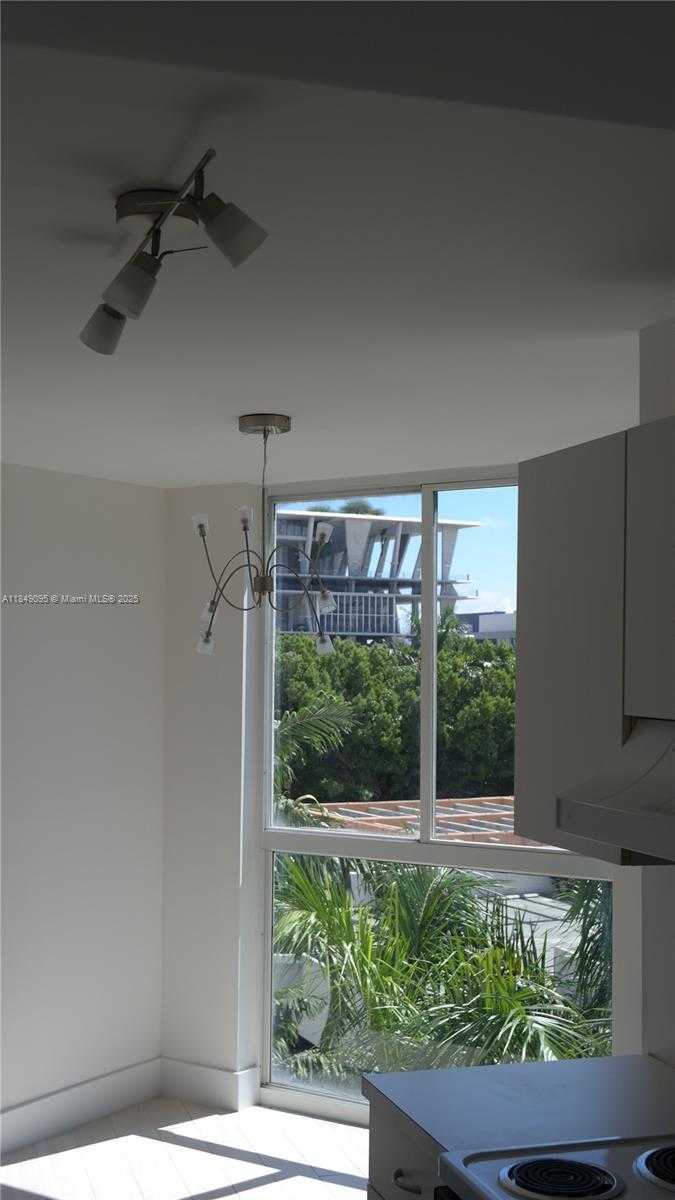 Small Image of 1688 WEST AVE #402, Miami Beach Number 6