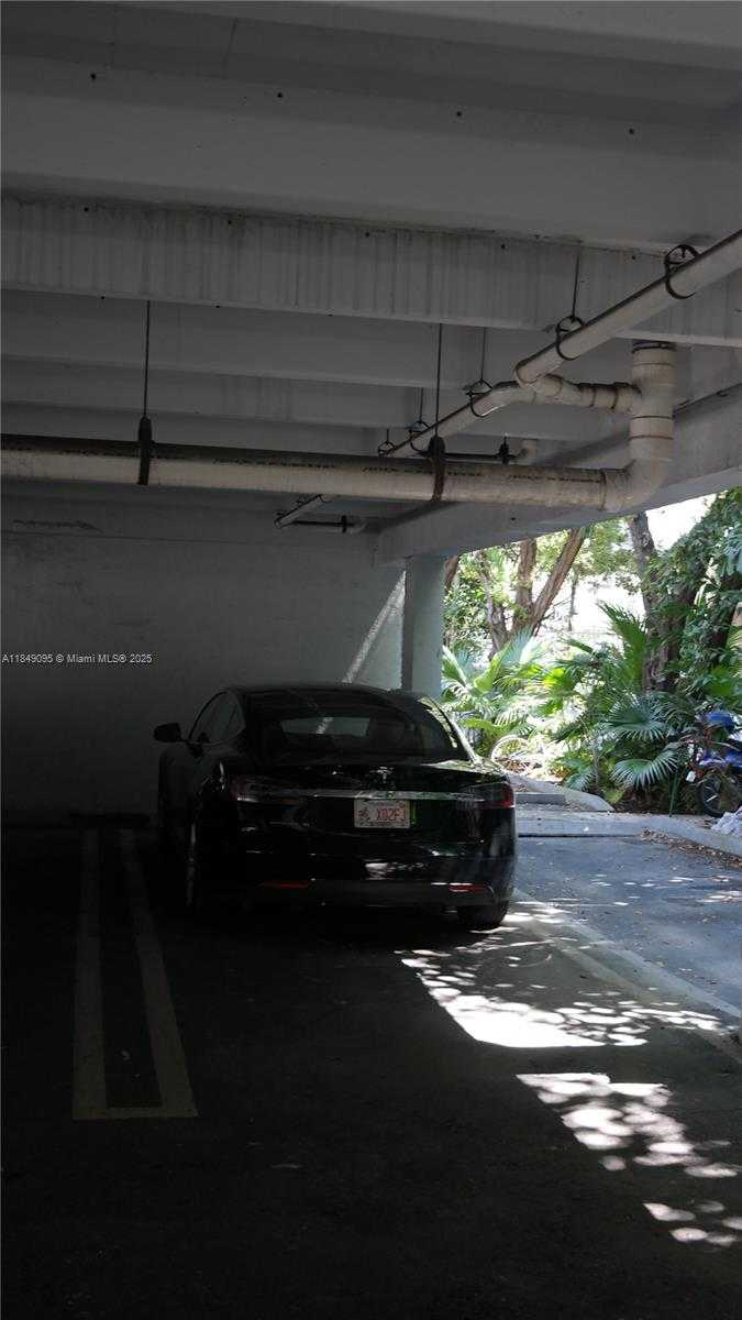 Small Image of 1688 WEST AVE #402, Miami Beach Number 8