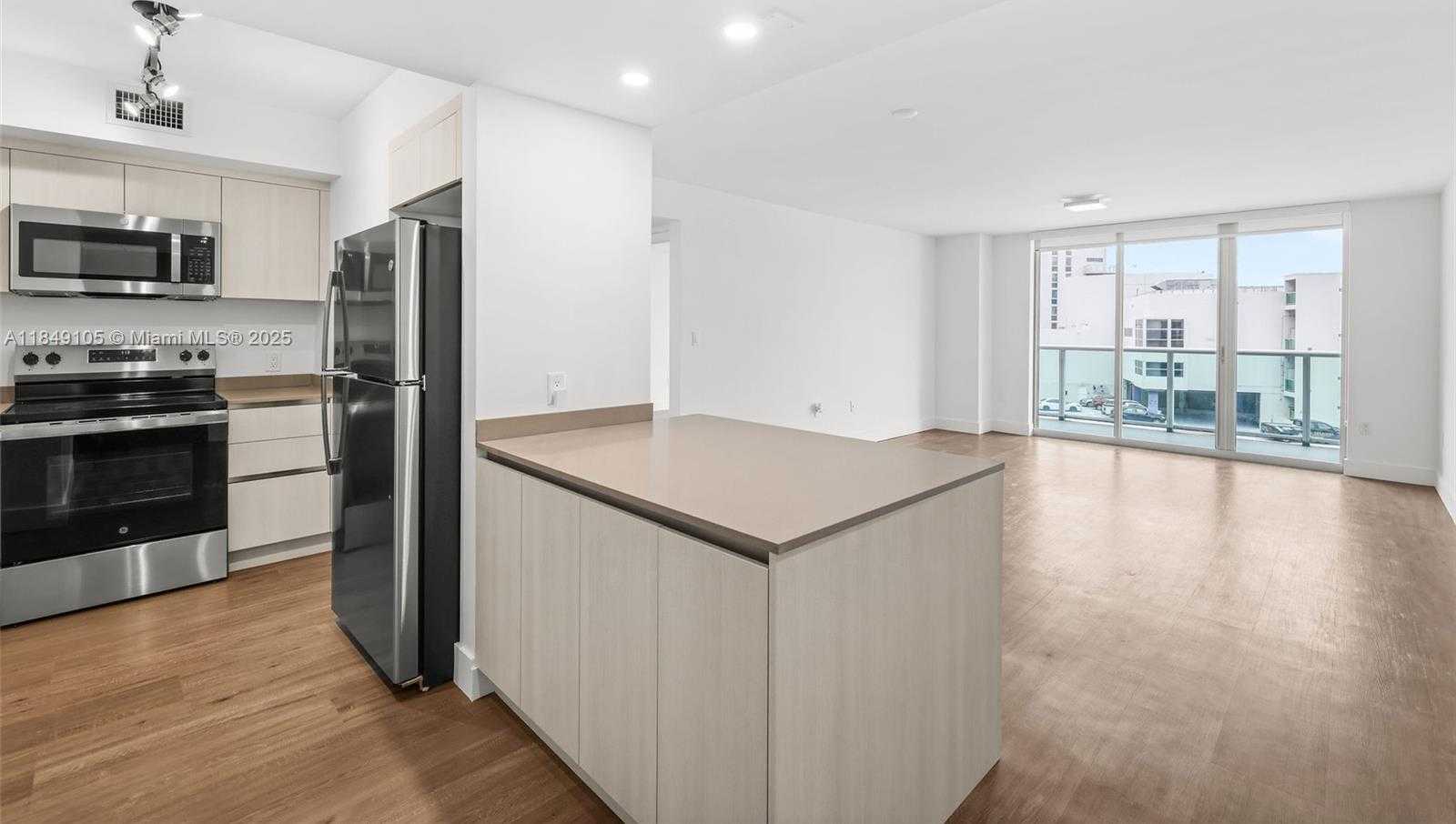 Small Image of 1500 BAY RD #M-1225, Miami Beach Number 2