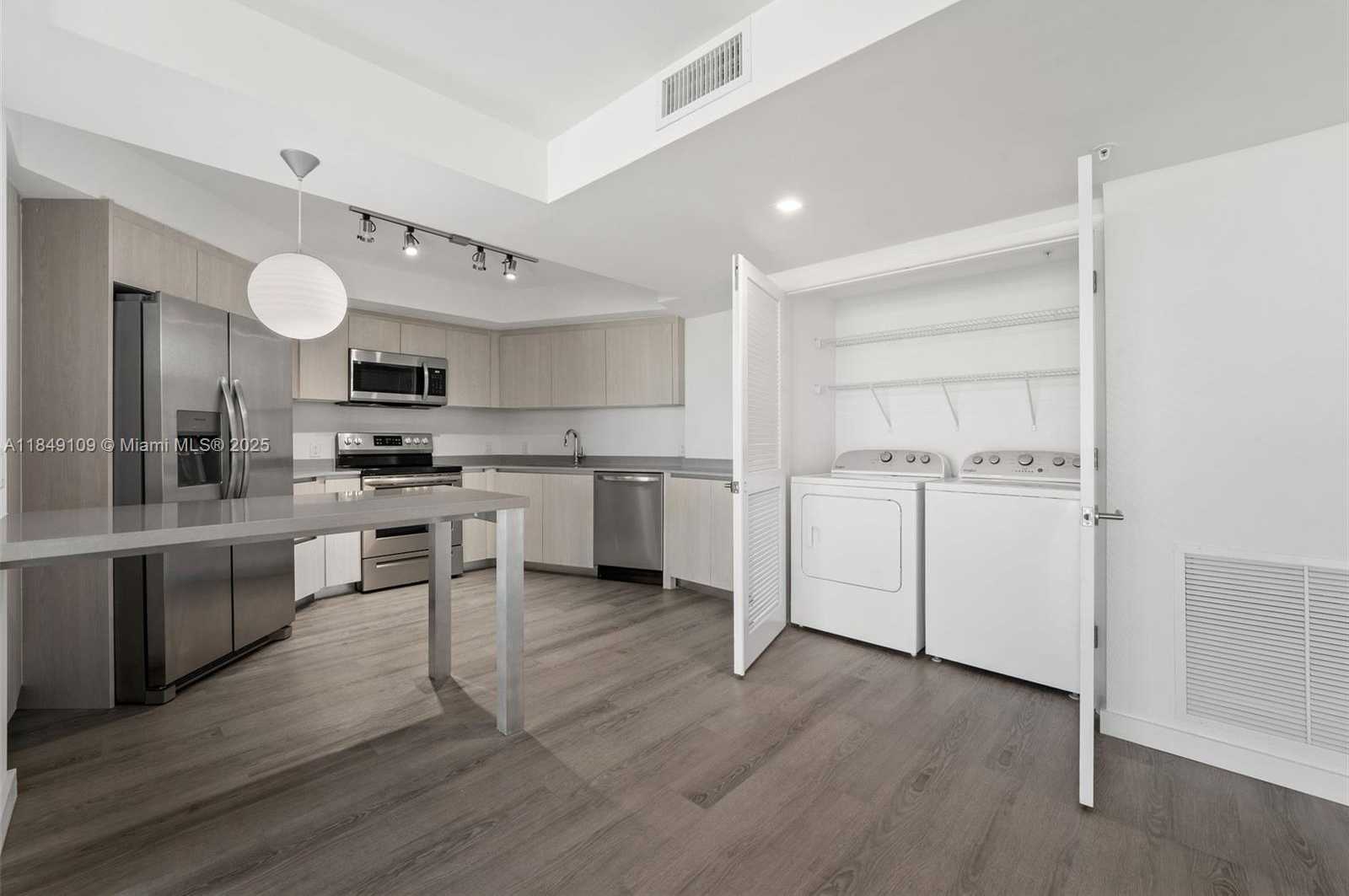 Small Image of 1500 BAY RD #M-0612, Miami Beach Number 14
