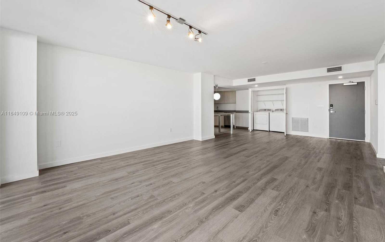 Small Image of 1500 BAY RD #M-0612, Miami Beach Number 15